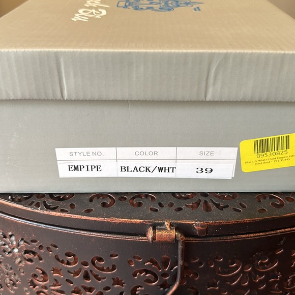 French Blu Black & White Plaid  Kitten Heel Bootie size 39 - Picture 10 of 12